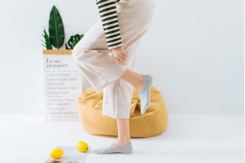 Women's Cute Cotton Invisible No Show Non-Slip Summer Candy Solid Color Silicone Short Socks Fashion Thin Ankle Boat Socks